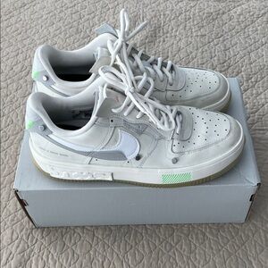 Nike White Gray Low-Top Sneakers Neon Green Accents Women’s Sz 9.5 DO2332-111